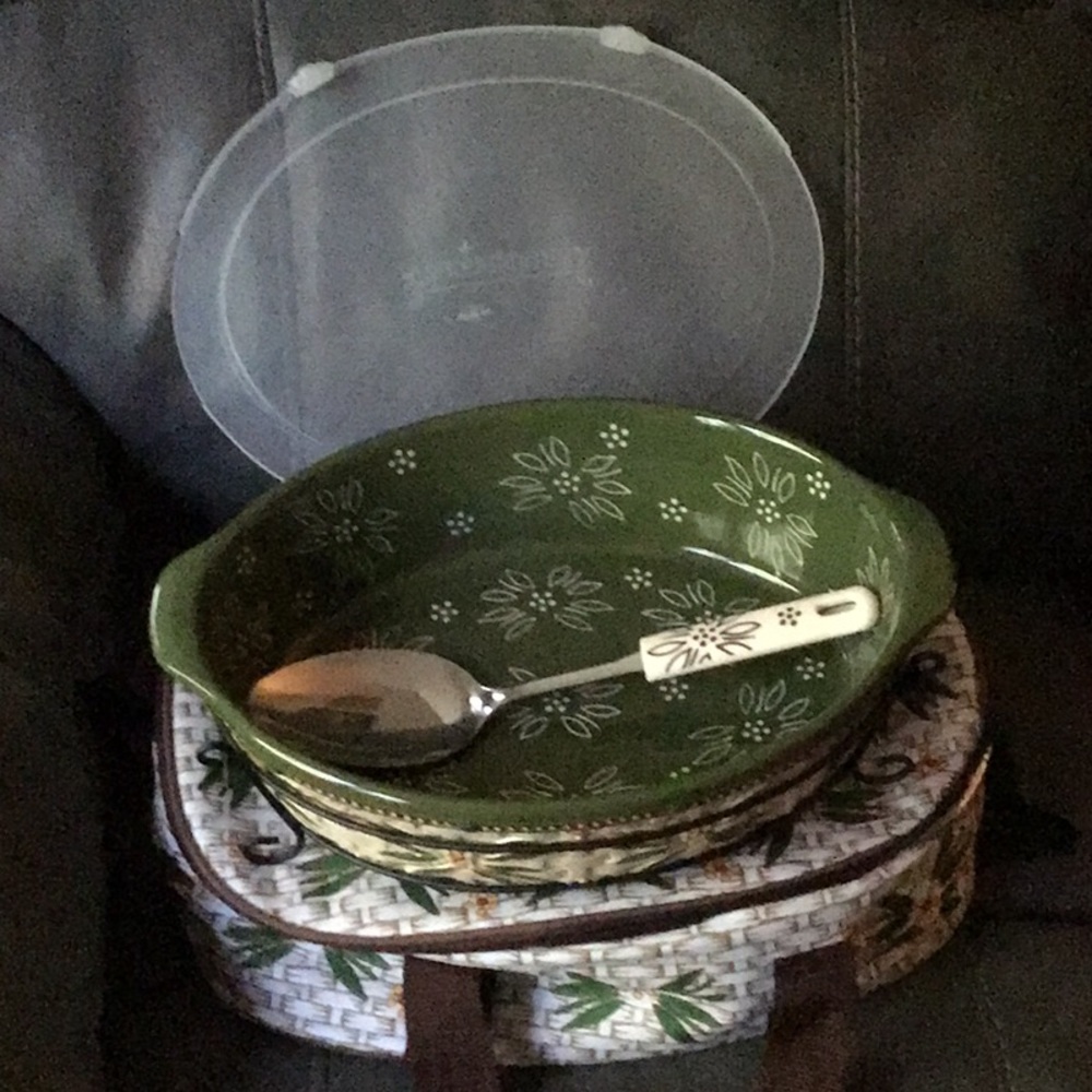 Temptations Temp-tations 3 Quart Baker Wire Cover & Insulated Tote